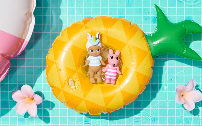 Summer Vacation: Sun-Kissed Style - Collector Display